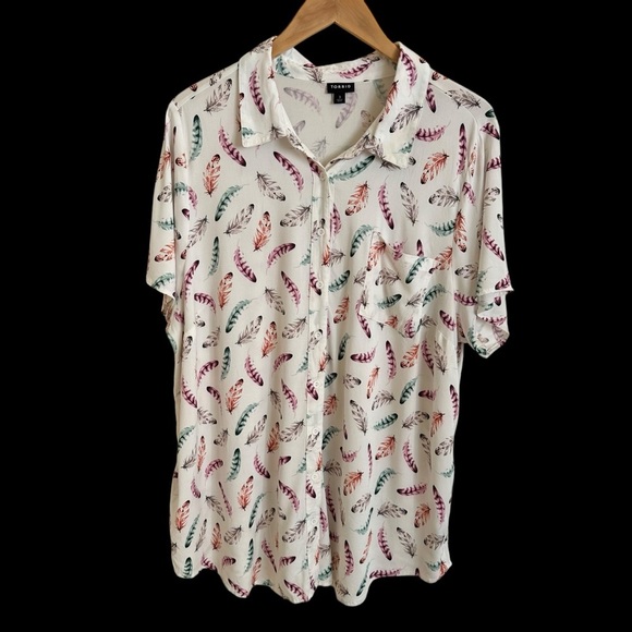 Torrid size 3 3X Feather Print Button Up Challis Blouse Top Short Sleeve - Picture 1 of 5